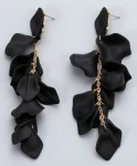 Kolczyki czarne płatki girlanda