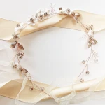 Gałązka ślubna rose gold z kwiatami listkami i cyrkoniami