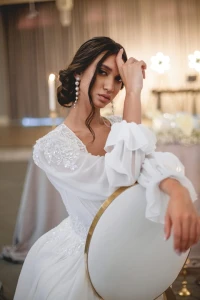 Kolczyki białe perły długie złote