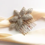 Grzebyk ślubny wysadzany cyrkoniami z motywem listków złoty