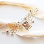 Okazały grzebyk do włosów złoty z kryształkami i cyrkoniami