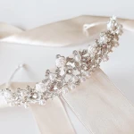 Tiara ślubna srebrna z perłami kwiatami i cyrkoniami