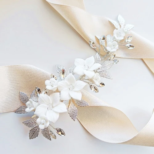 Efektowna srebrna spinka do włosów z kwiatami i cyrkoniami