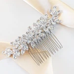 Efektowny srebrny grzebyk do fryzury ślubnej