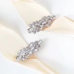 Zestaw dwóch spinek w stylu glam do włosów