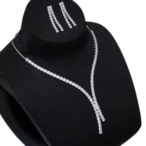 Komplet biżuterii srebrny kolczyki i naszyjnik cyrkoniowe nitki