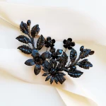 Czarna spinka do włosów wieczorowa ozdoba z listkami