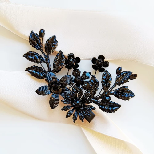 Czarna spinka do włosów wieczorowa ozdoba z listkami