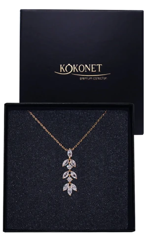 Złoty naszyjnik do głębokich dekoltów podłużny wysmuklający z listkami