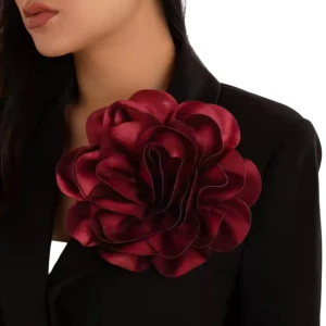 Broszka bordowa ozdoba sukienki i garnituru