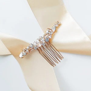 Elegancki złoty grzebyk do włosów z cyrkoniami