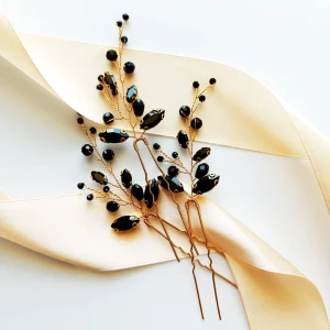 Zestaw trzech złotych ozdobnych czarnych szpilek z cyrkoniami i kryształkami