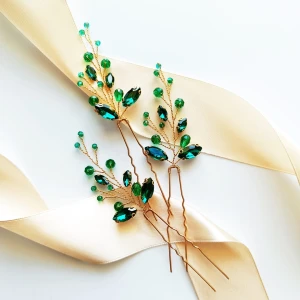 Zestaw trzech złotych ozdobnych zielonych szpilek z cyrkoniami i kryształkami