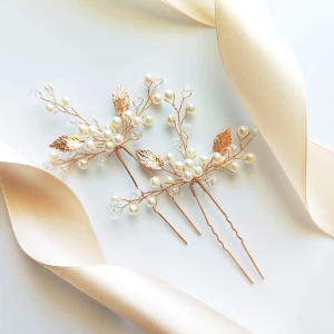 Zestaw dwóch złotych wsuwek ślubnych z listkami kryształkami i perłami