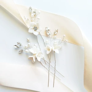 Zestaw wsuwek szpilek kokówek ślubnych z kwiatami cyrkoniami i perłami srebrny