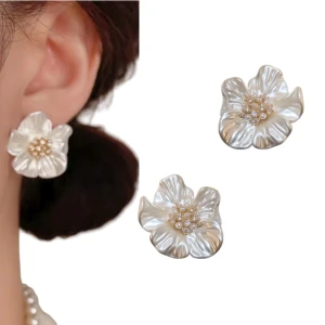 Kolczyki białe perłowe kwiaty złote