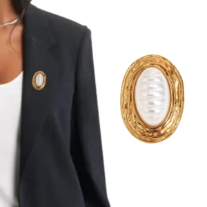 Broszka ze stali nierdzewnej vintage z perłą