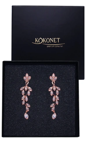 Różowe złoto lekkie wiszące kolczyki boho z cyrkoniami glamour delikatne